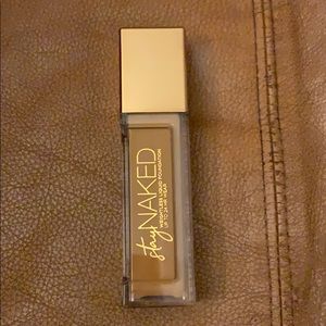 StayNaked Weightless Liquid Foundation